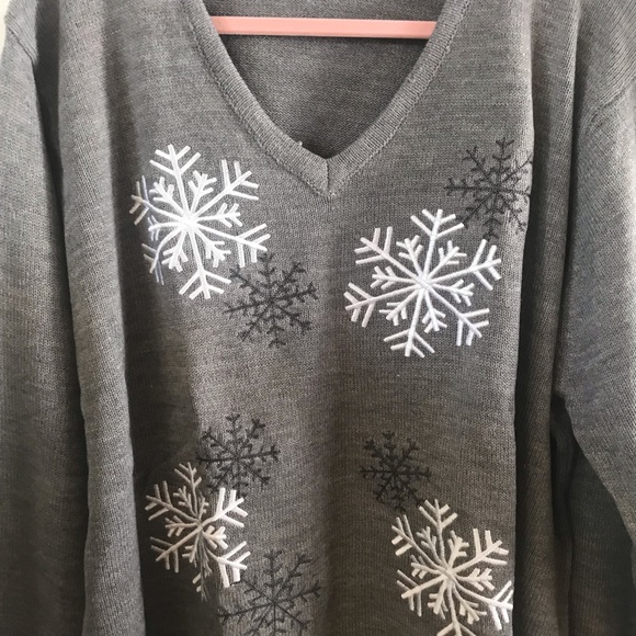 Sweaters - Gorgeous Christmas sweater it’s a must to be part of your wardrobe.